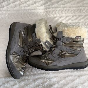 Kamik size 11 Women's Waterproof Metallic Silver Winter Boots Winter Cozy